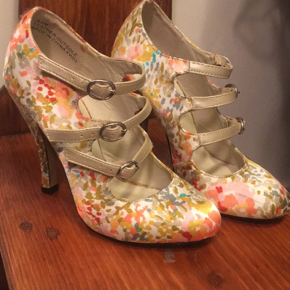 Floral print heels
